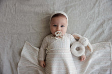 Load image into Gallery viewer, Lil Legs Linear Print Footie &amp; Bonnet - Cream/Pink
