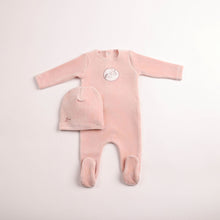 Load image into Gallery viewer, Bee and Dee Birdie Branch Velour Footie &amp; Beanie - Dusty Pink
