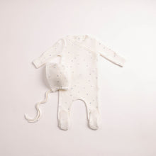 Load image into Gallery viewer, Bee and Dee Boutique Delicata Floral Footie &amp; Bonnet - Linen Boys