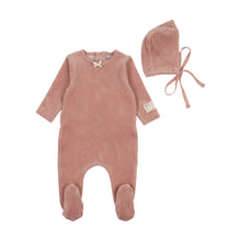 Load image into Gallery viewer, Bee and Dee Whimsical Bloom  Patch Velour Footie &amp; Bonnet - Rose