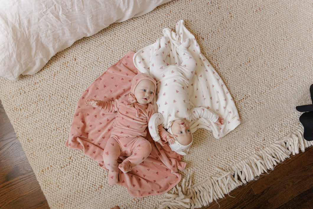 Ely's & Co Velour Leaf Pattern Footie & Bonnet - Pink